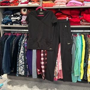 Lauderdale black straight leg scrub set